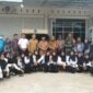 Bupati Sarolangun, H. Hurmin, SE saat foto bersama dengan pegawai Satuan Pelayanan Pemenuhan Gizi (SPPG) Catering Singkut Jaya