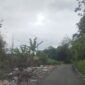 Tampak kondisi sampah yang menumpuk di ruas jalan kerinci