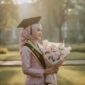 Salah satu contoh hasil prompt foto wisuda