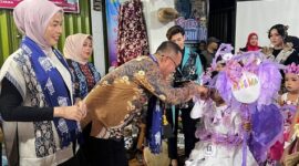 Wali Kota Sungai Penuh, Alfin, SH, bersama Ketua TP-PKK Kota Sungai Penuh, Ny. Sri Kartini Alfin, menghadiri penutupan event tahunan Kreativitas Anak Bangsa