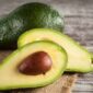 Alpukat jadi salah satu cemilan yang dipercaya bisa kadar kolesterol