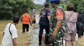 Kondisi Banjir Rendam Jalan Lintas Timur dan Puluhan Rumah Warga di Tanjab Barat