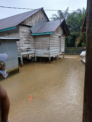 Salah satu unggahan dari warga Bungo di FB terkait banjir didesanya. 