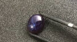 Batu Safir Bintang Ungu terbesar dipamerkan di Srilangka 