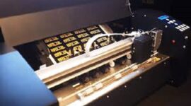 Ilustrasi trik sukses usaha cetak stiker