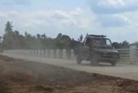 Debu proyek turap dan jalan rigid beton warga Desa Pagar Puding, Kecamatan Tebo Ulu, Kabupaten Tebo dikeluhkan warga