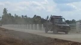 Debu proyek turap dan jalan rigid beton warga Desa Pagar Puding, Kecamatan Tebo Ulu, Kabupaten Tebo dikeluhkan warga