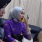 Viral di tiktok, seorang guru menangis atas kesenjangan gaji guru honorer dan SPPG