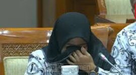 Tangis guru honorer Muaro Jambi, Kejaksaan Republik Indonesia memastikan akan menghentikan perkara dugaan kekerasan terhadap anak yang menjerat guru honorer Kabupaten Muaro Jambi, Tri Wulansari