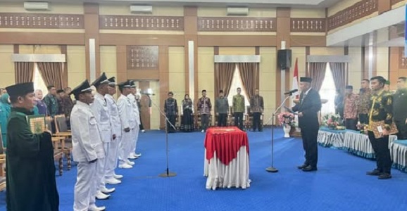 Prosesi pelantikan Lima Kepala Desa PAW lingkup Sungai Penuh