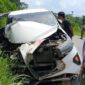 Kondisi mobil rusak parah akibat kecelakaan lalu lintas dengan truk pembawa Gas LPG