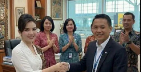 Foto hoax Khairun Nisa Diterima Garuda