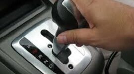 Kebiasaan buruk yang  membuat mobil matic cepat rusak. (Foto/Google)