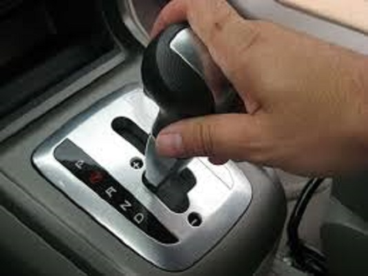 Kebiasaan buruk yang  membuat mobil matic cepat rusak. (Foto/Google)