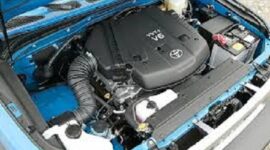 Ilustrasi kesahalan dalam memanaskan mesin mobil
