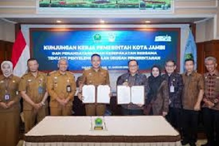 penandatanganan Kesepakatan Bersama antara Kota Jambi dan Kota Malang terkait penyelenggaraan urusan pemerintahan, yang berlangsung di Balai Kota Malang