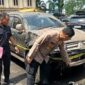 Mobil pajero diduga lakukan tabrakan beruntuun dan masuk ke polda jambi diamankan polisi