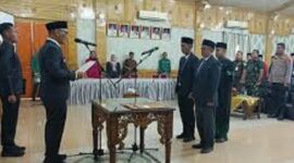 Bupati Sarolangun H. Hurmin secara resmi melantik dan mengambil sumpah jabatan Direksi dan Komisaris Perusahaan Perseroan Daerah (PERSERODA) Serumpun Pseko Kabupaten Sarolangun untuk masa jabatan 2026–2030