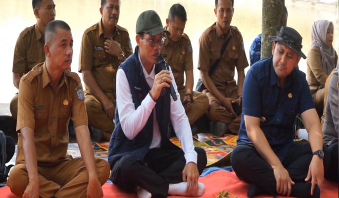 Direktur Pemberdayaan Komunitas Adat Terpencil (PKAT) Kemensos RI, I Ketut Supena, saat melakukan audiensi bersama jajaran Pemkab Merangin dan warga SAD