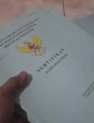 Viral di medsos, oknum diduga anggota DPRD Muaro jambi pamer banyak serifikat tanah