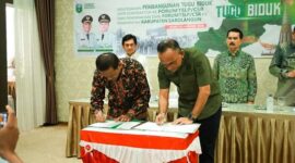 Prosesi serahterima tugu biduk kE Pemkab Sarolangun
