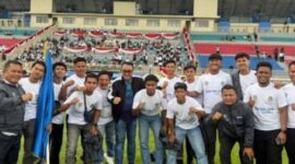 Penuh semangat, Walikota Sungai Penuh, Alfin saat menghadiri pembukaan Gubernur CUp sekaligus memotivasi tim sepakbola Sungai Penuh