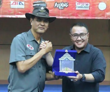 Wali Kota Sungai Penuh, Alfin, SH menyambut langsung kedatangan peserta Indonesia Off Road Expedition Raja 2026