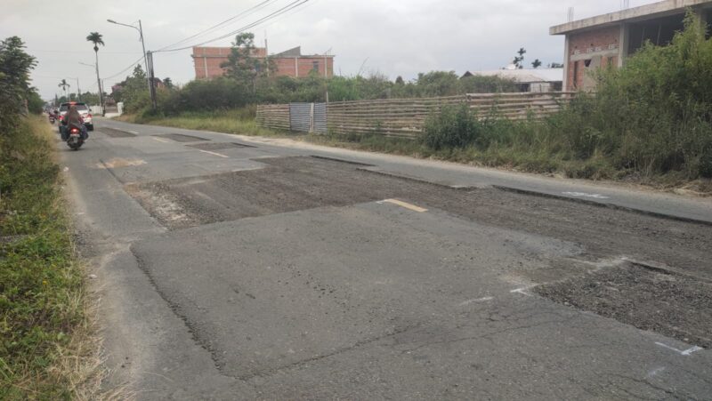 Hasil pengerokan jalan Provinsi Jambi ancam keselamatan pengguna jalan