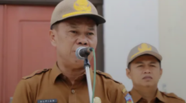 Sekda Sungai Penuh, Alpian saat memimpin apel Gabungan di Halaman Kantor Walikota Sungai Penuh