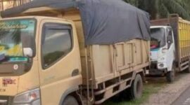 Tampak antrian truk batu bara di Merangin