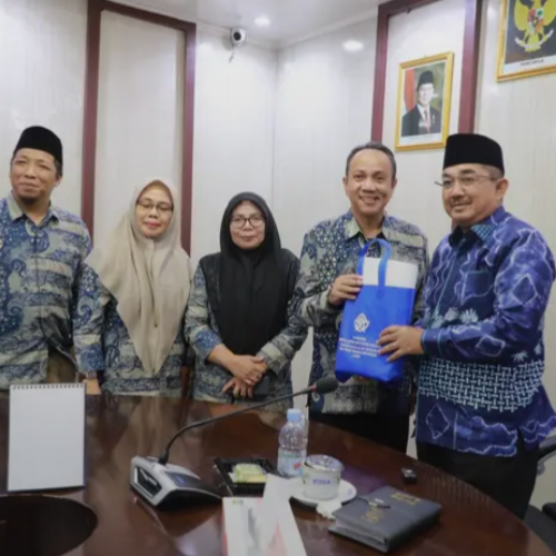 Bupati Tanjabbar, Anwar Sadat saat menerima kunjungan dari UIN STS Jambi