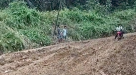 Viral jalan Rejosari Merangin rusak parah. (Sumber/Facebook)