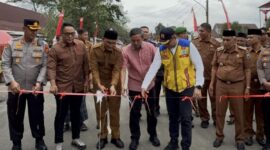 Anggota DPRD RI, Edi Purwanto resmikan jalan Singkut.