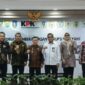 Foto Bersama Walikota Sungai Penuh, Alfin bersama Gubernur jambi dan sejumlah kepala daerah pada acara rilis hasil penyampaian nilai Indeks Pencegahan Korupsi Daerah Monitoring Controlling Surveillance for Prevention (IPKD MCSP) Tahun 2025 