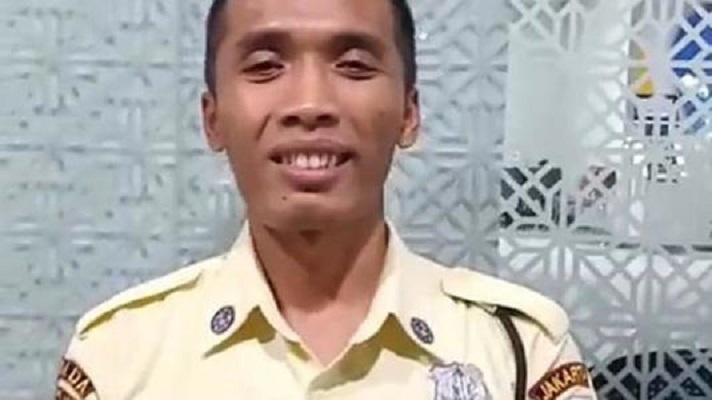 Sosok Khoirul Anam, Satpam punya 2 gelar S1 dan magister, 13 karya ilmiah dapat rekor MURI. (Sumber/Kompas.com, Omarali Dharmakrisna Soedirman, Ambaranie Nadia Kemala Movanita/Bangkapos.com)