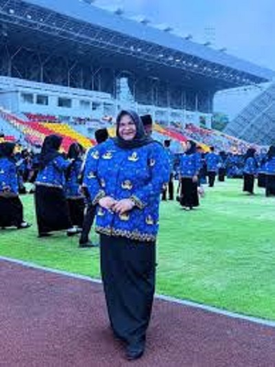 Foto ; Nurul akmal, lifter putri terbaik Indonesia yang cuma diangkat jadi PPPK Paruh Waktu