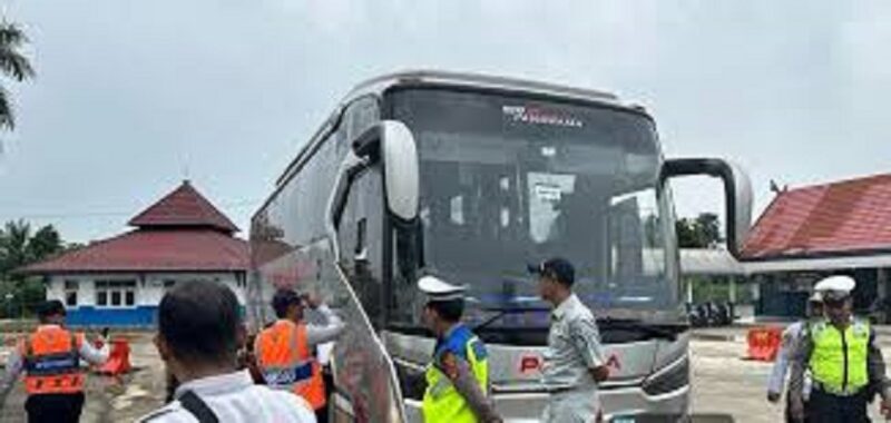 Prosesi pemeriksaan bus AKAP yang dilaksanakan Polres bungo bersama instansi terkait