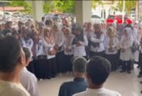 Antrian PPPK Paruh Waktu Sungai Penuh saat menandatangani kotrak kerja di kantor BKPSDMD Sungai Penuh