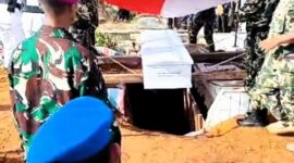 Prosesi pemakaman secara militer Praka Marinir (Anumerta) Muhammad Genta Al Akbar,