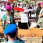 Prosesi pemakaman secara militer Praka Marinir (Anumerta) Muhammad Genta Al Akbar,