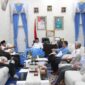 Bupati Tanjung Jabung Barat, Drs. H. Anwar Sadat, M.Ag, membuka secara resmi Rapat Umum Pemegang Saham Luar Biasa (RUPSLB) PT. BPR Tanggo Rajo (Perseroda) pada Rabu (4/2) di Rumah Dinas Bupati.
