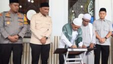 Gubernur Jambi, H Alharis saat Resmikan Jalan 88 Km Batang Asai