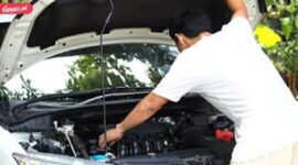 Ilustrasi cara mendinginkan mesin mobil saat perjalanan jauh.