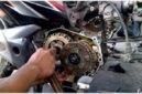 Penyebab dan cara memperbaiki Mesin Motor Matik Brebet saat jalan