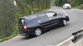 Ilustrasi Mobil Tidak kuat nanjak