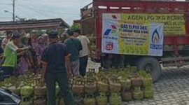 Suasana operasi pasar yang digelar pertamina bersama Pemkab Merangin