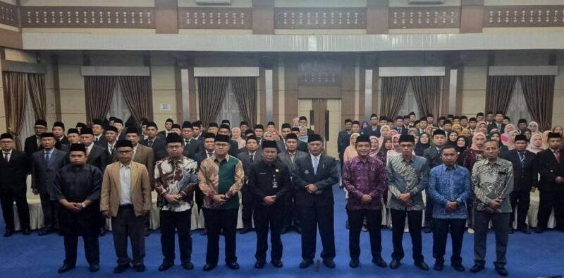 Foto bersama Wakil walikota dan pejabat eselon II,III,IV yang dilantik