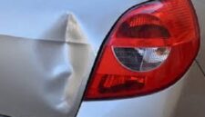 Tampak kondisi body mobil yang penyok