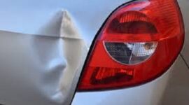 Tampak kondisi body mobil yang penyok