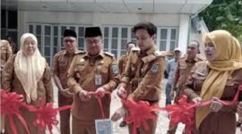 Prosesi peresmian laboratorium kesehatan Kota jambi oleh Wali Kota Jambi, Maulana, bersama Wakil Wali Kota Diza
